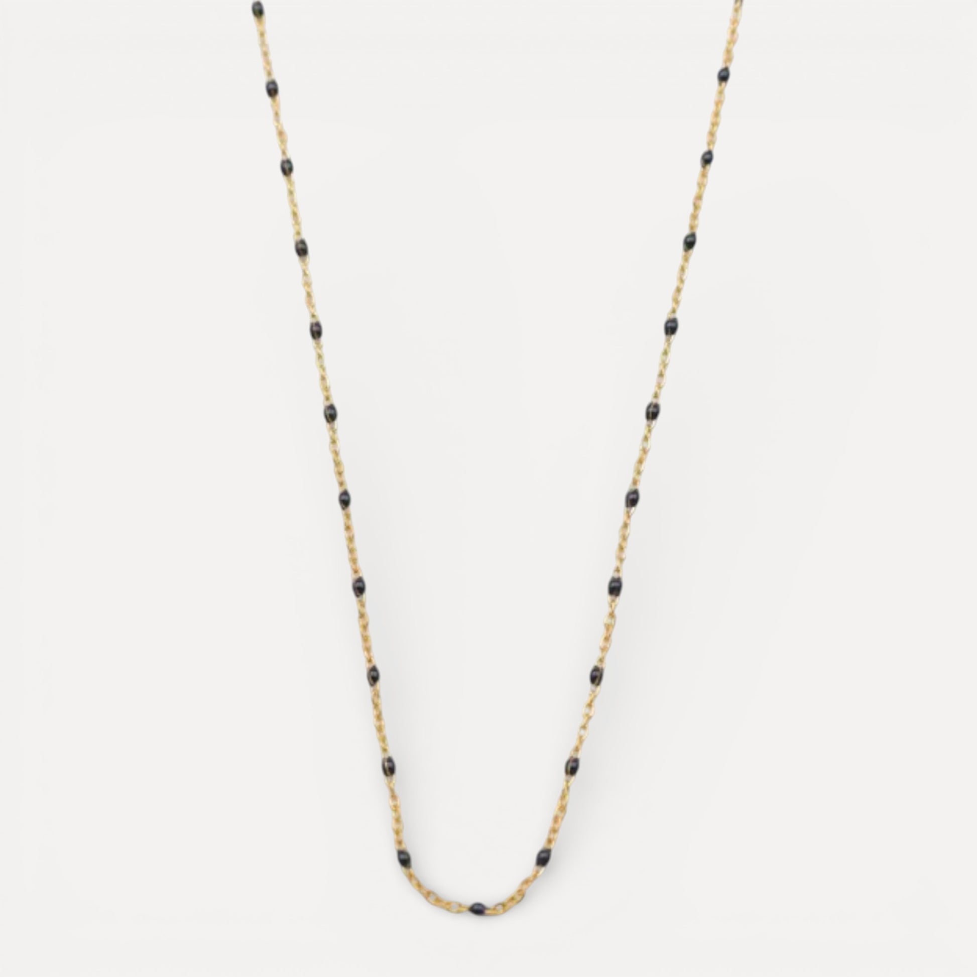 Collier fin doré avec perles blanches